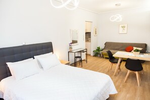 Iron/ironing board, free WiFi, bed sheets - Contemporary chic in Central Athens (Athens)