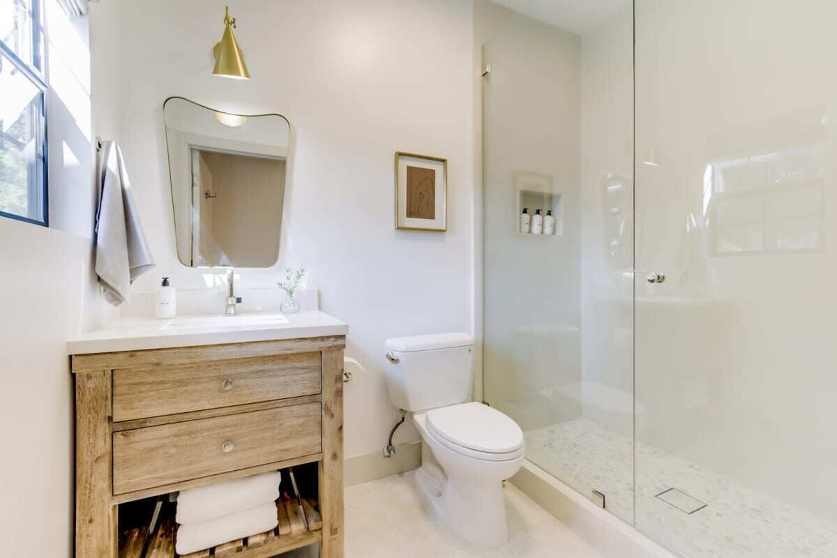 Shower, eco-friendly toiletries, hair dryer, towels