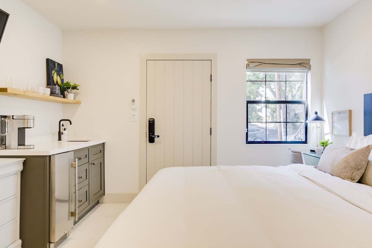 Casa Valerio Unit 6B-Boutique Suite in Downtown Santa Barbara