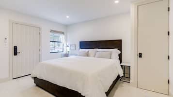 Työpöytä, silitysrauta/-lauta, ilmainen Wi-Fi, vuodevaatteet