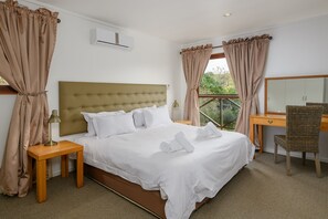 4 bedrooms, in-room safe, iron/ironing board, cots/infant beds - San Lameer Villa Rentals 10301 (Southbroom)