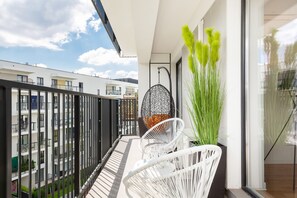 Balcony - Apartment Dygata Warsaw by Renters (Warsaw)