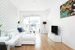 Apartment, 1 Bedroom, Terrace | 1 bedroom, bed sheets - Apartment Dygata Warsaw by Renters (Warsaw)