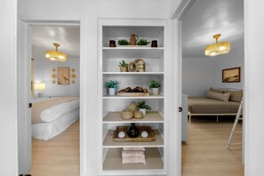 2 bedrooms, iron/ironing board, WiFi, bed sheets - The Ocean Front Lime w/ Beach Access (San Diego)