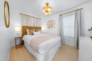 2 habitaciones, tabla de planchar con plancha, wifi y ropa de cama 