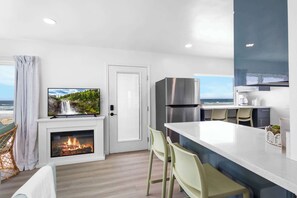 Kylskåp, mikrovågsugn, ugn och spishäll