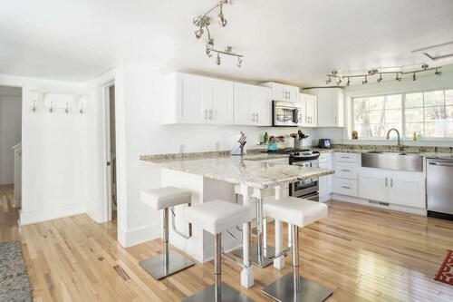 Ames Cottage in Elk Rapids - Dog Friendly and Great Location!