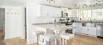 Ames Cottage in Elk Rapids - Dog Friendly and Great Location!