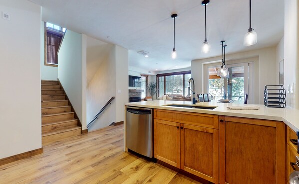 Townhome, 4 Bedrooms | Private kitchen | Fridge, oven, coffee/tea maker, toaster