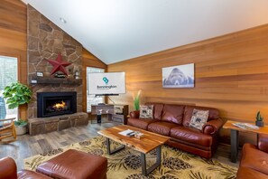 Smart-TV, Kamin, Tischfußball, Tischtennisplatte