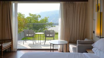 Room, 1 King Bed, Non Smoking, Garden View (Patio) | Garden view