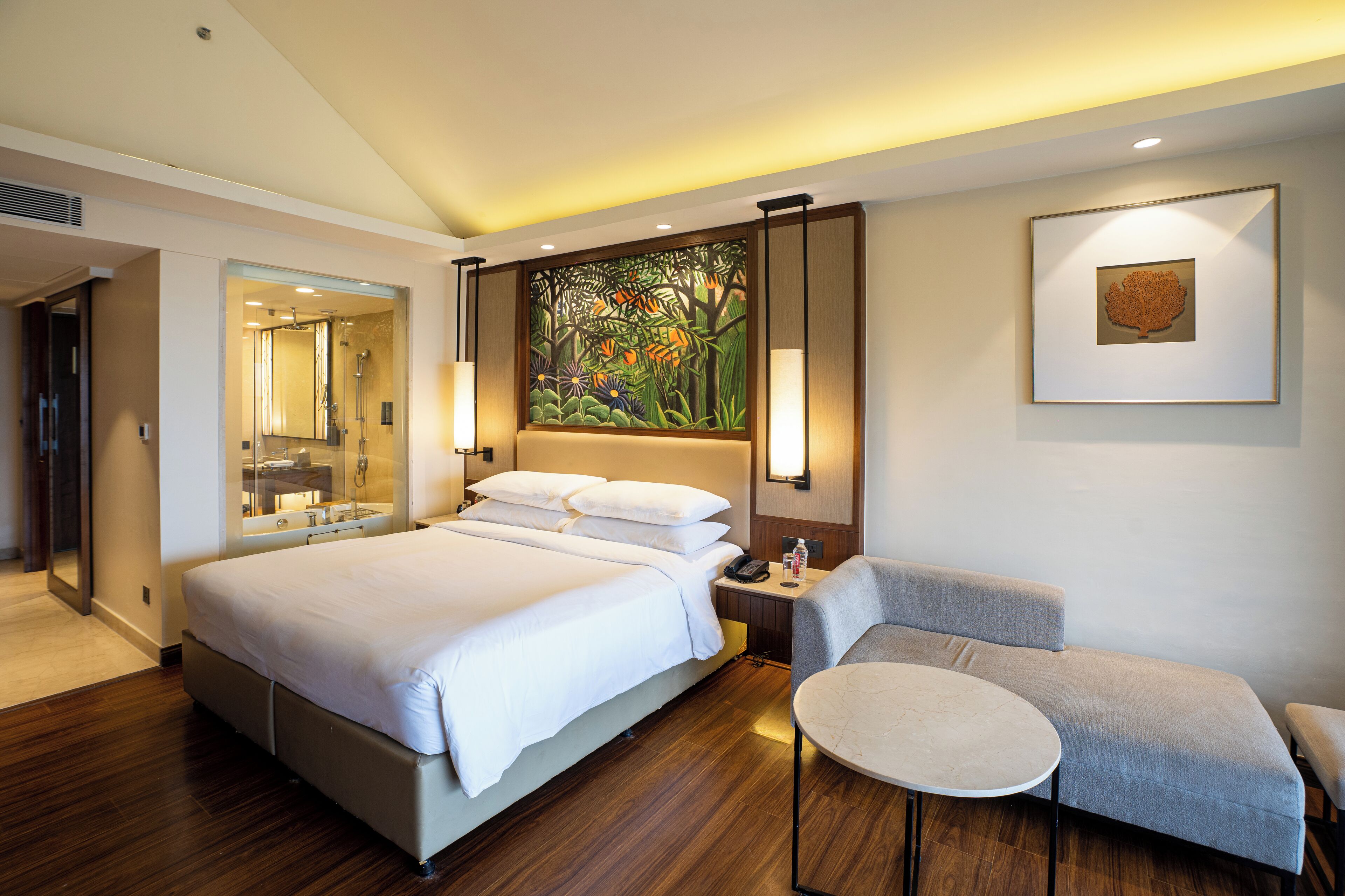 Kamar Deluks, 1 Tempat Tidur King, Bebas Asap Rokok, bathtub | Minibar, brankas, meja kerja, dan ruang kerja ramah laptop