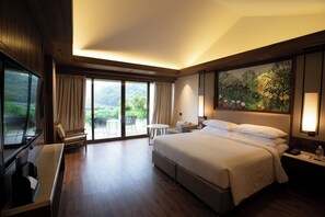 Room, 1 King Bed, Non Smoking, Garden View (Patio)