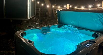 Meadowsweet - luxury Shepherd's Hut, amazing views