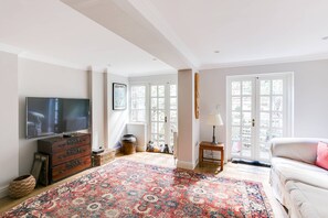 Fernseher, Kamin