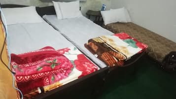 Standard Double Room | Free WiFi, bed sheets