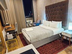1 bedroom, in-room safe, desk, iron/ironing board