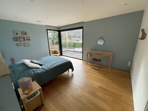 5 chambres, chambres insonorisées, fer et planche à repasser