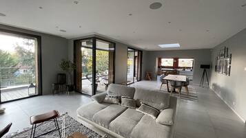 TV, fireplace, stereo, offices