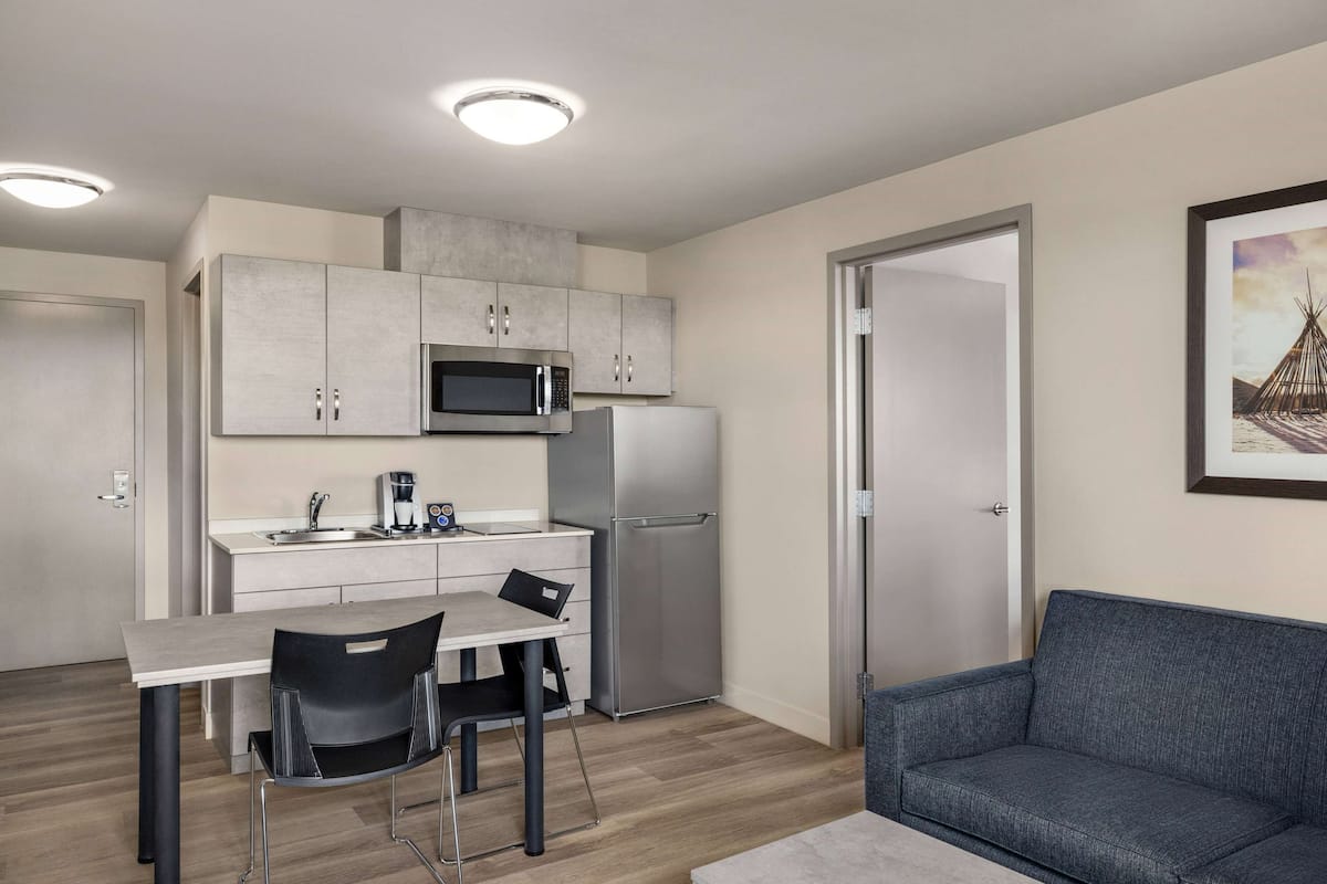 1 bedroom, desk, laptop workspace, WiFi