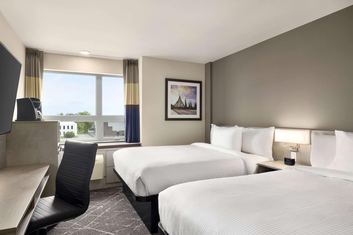 desk, laptop workspace, wifi, bed sheets