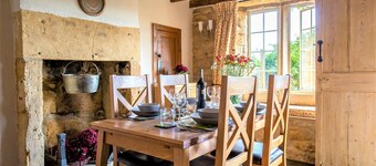 Honeysuckle Cottage - sleeps 4 guests  in 2 bedrooms