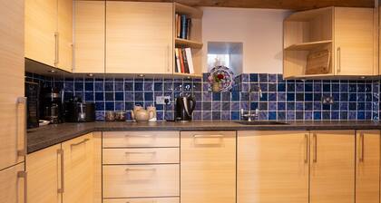 Honeysuckle Cottage - sleeps 4 guests  in 2 bedrooms