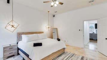 5 chambres, bureau, fer et planche Ă repasser, lit parapluie