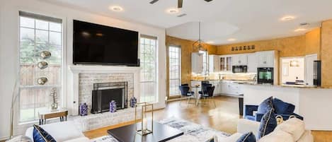 Fernseher, Kamin, Arbeitsbereiche