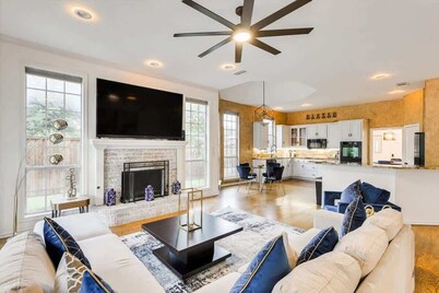 Pool + Game & Cinema Rooms 5BR Near DFW