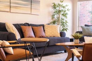 Fernseher, Kamin, Videospiele, Arbeitsbereiche