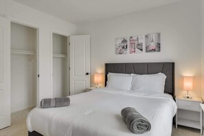 6 bedrooms, desk, iron/ironing board, travel crib