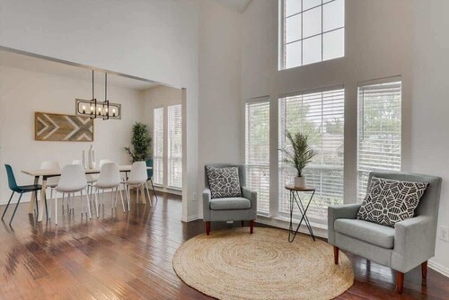 Spacious 6BR/3.5BA / Pool, Hot Tub & Game Room