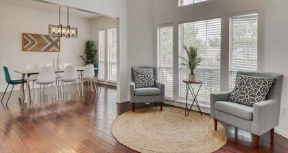 Spacious 6BR/3.5BA / Pool, Hot Tub & Game Room