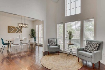 Spacious 6BR/3.5BA / Pool, Hot Tub & Game Room