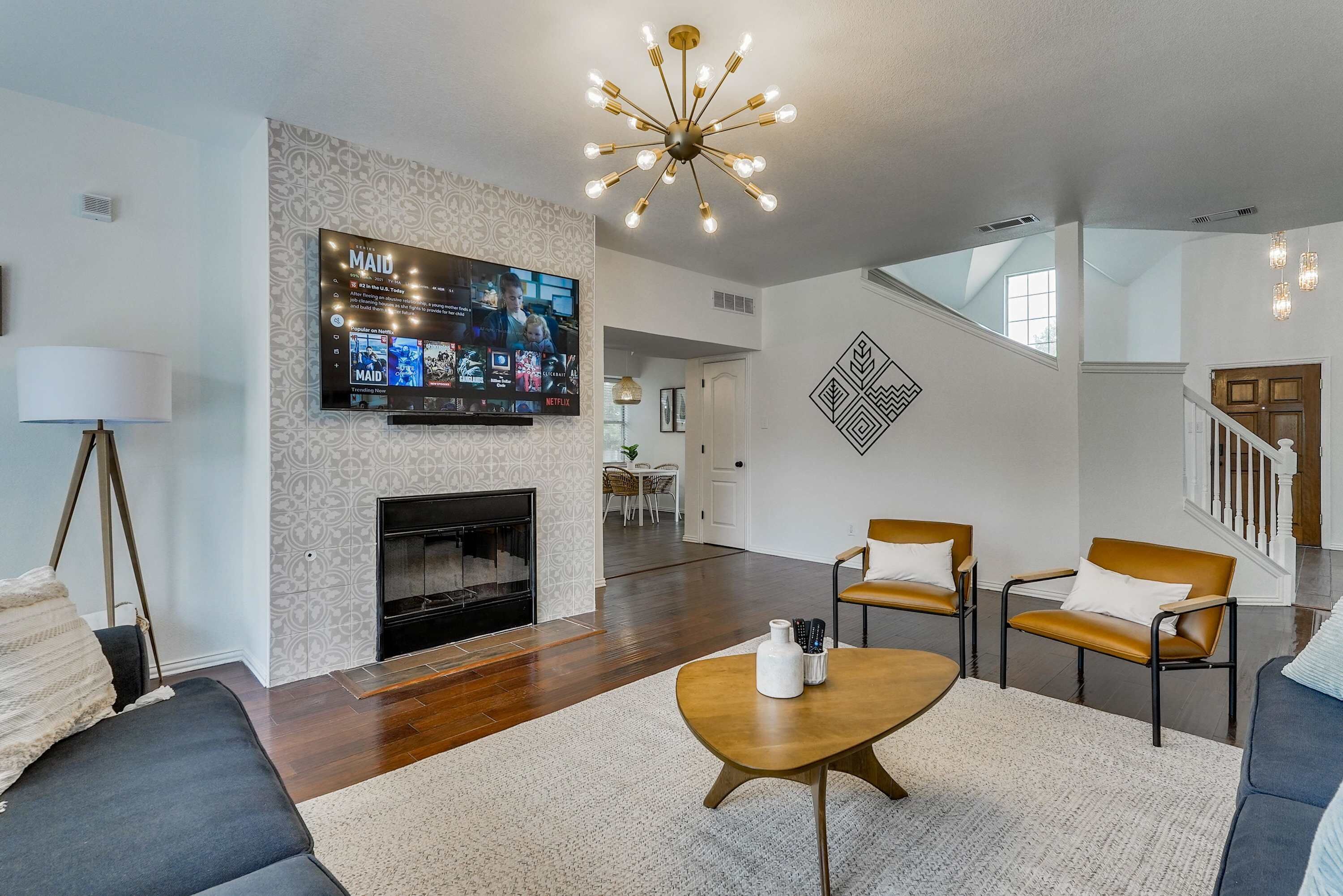 Téléviseur, foyer, jeux vidéo, bureau