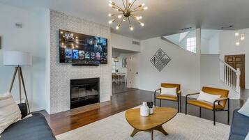 Téléviseur, foyer, jeux vidéo, bureau