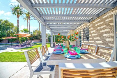 Zen Oasis! 6BR - Custom Pool, Volleyball, BBQ