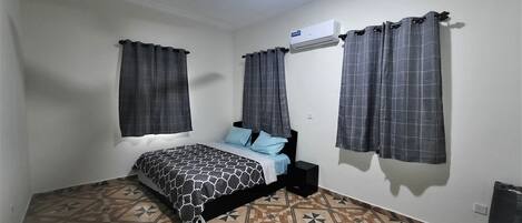 3 室のベッドルーム、アイロン / アイロン台、WiFi、ベッドシーツ