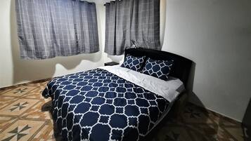 3 soverom, strykejern/-brett, wi-fi (mot et tillegg) og sengetøy