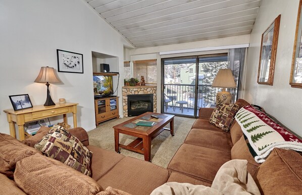 Condo, 2 chambres | Salle de séjour