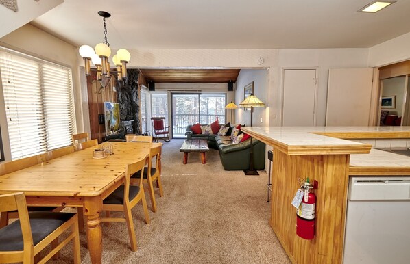 Condo, 2 Bedrooms | Dining