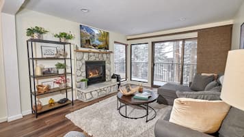 Condo, 1 Bedroom | Living area