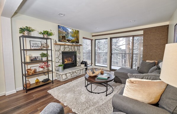 Condo, 1 Bedroom | Living area