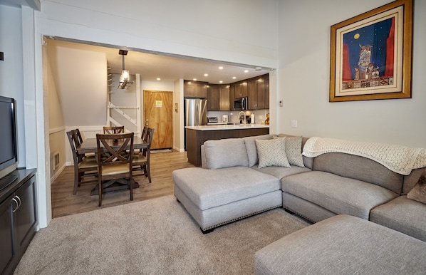 Condo, 2 Bedrooms | Living area