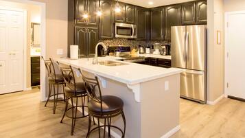 Condo, 2 Bedrooms | Private kitchen