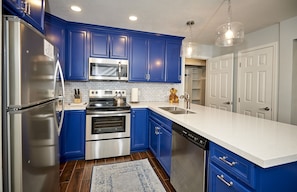 Condo, 2 Bedrooms | Private kitchen