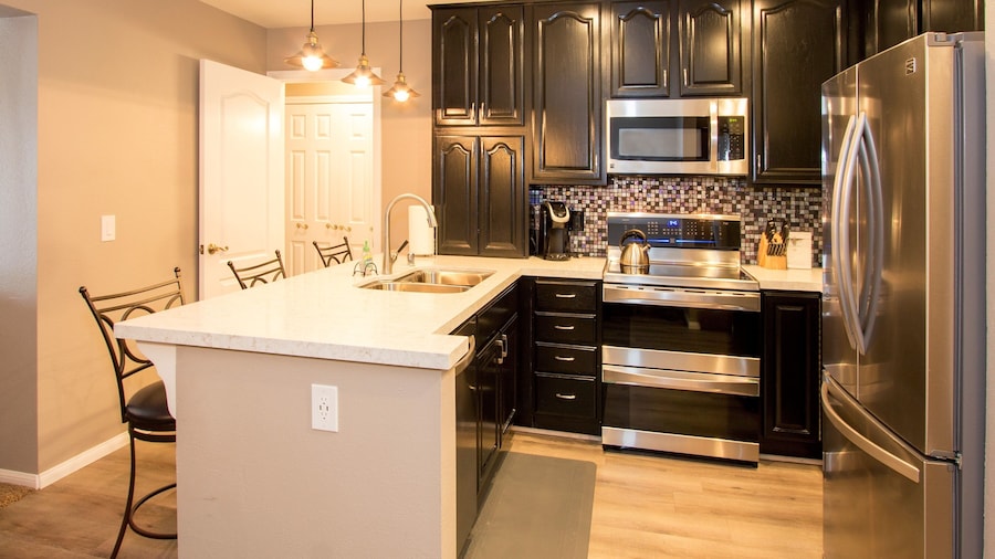 St. Anton Courtyard View 2-bedroom Condos w/ two Oversized Jacuzzi Spas