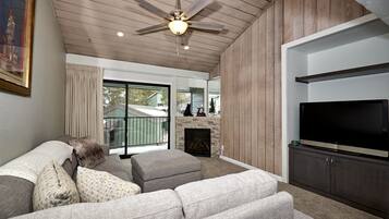 Condo, 2 Bedrooms | Living area