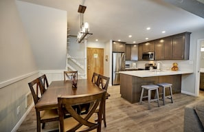 Condo, 2 chambres | Restauration